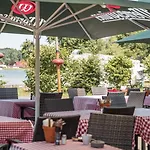 Tinyhouse Comet Am See, An Der Mecklenburger Seenplatte Campingplatz