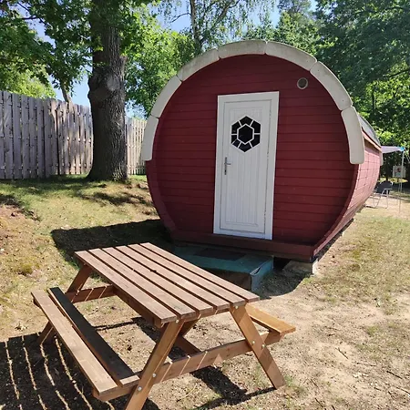 Campingplatz Tinyhouse Comet Am See, An Der Mecklenburger Seenplatte *
