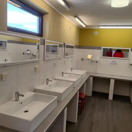 Campingplatz Tinyhouse Comet Am See, An Der Mecklenburger Seenplatte *