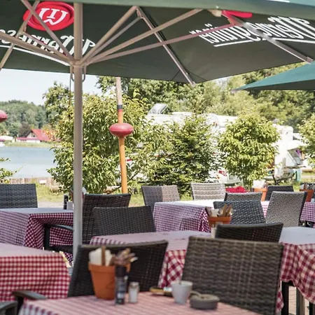 Tinyhouse Comet Am See, An Der Mecklenburger Seenplatte Campingplatz